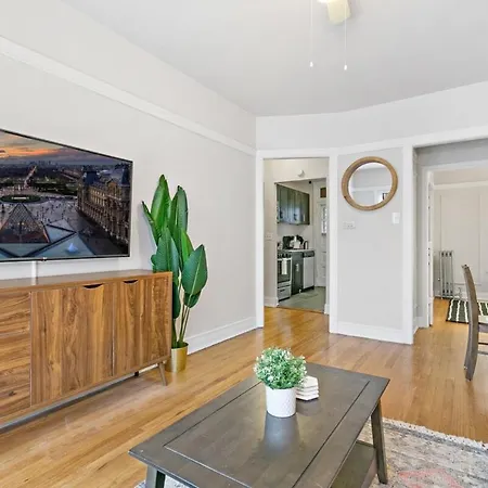 Convenient 2Br Apt Close To Shops, Dining, Loyola - Lunt 2S