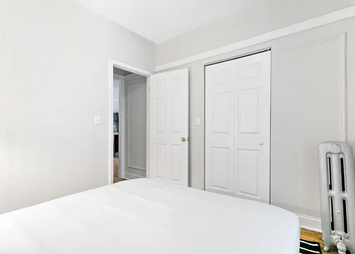 Convenient 2br Close To Shops, Dining, Loyola - Lunt 2s Apartment Chicago